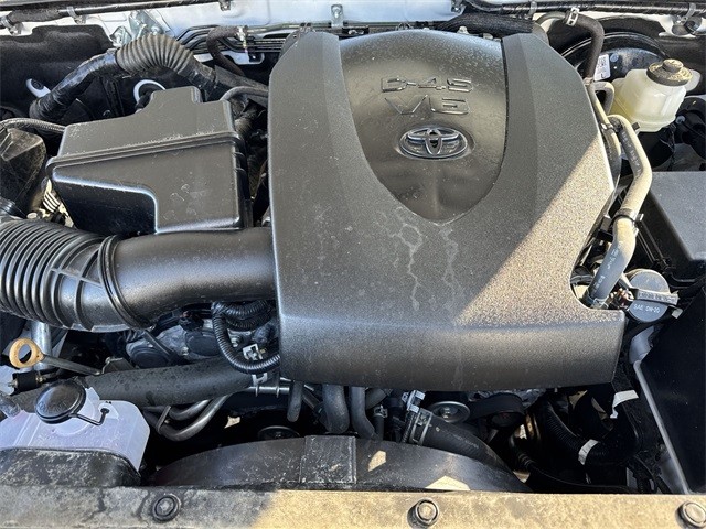 Toyota Tacoma 4WD Vehicle Full-screen Gallery Image 34