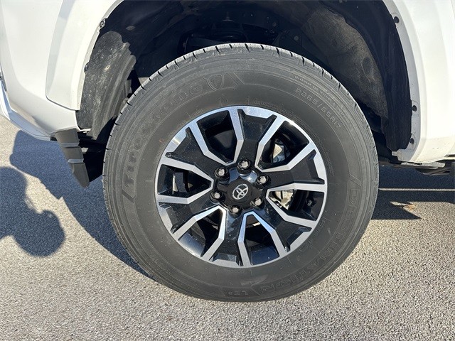 Toyota Tacoma 4WD Vehicle Full-screen Gallery Image 37