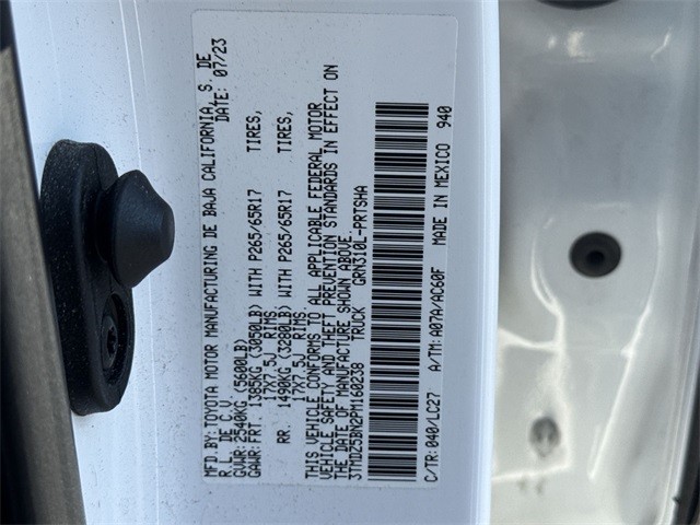 Toyota Tacoma 4WD Vehicle Full-screen Gallery Image 38