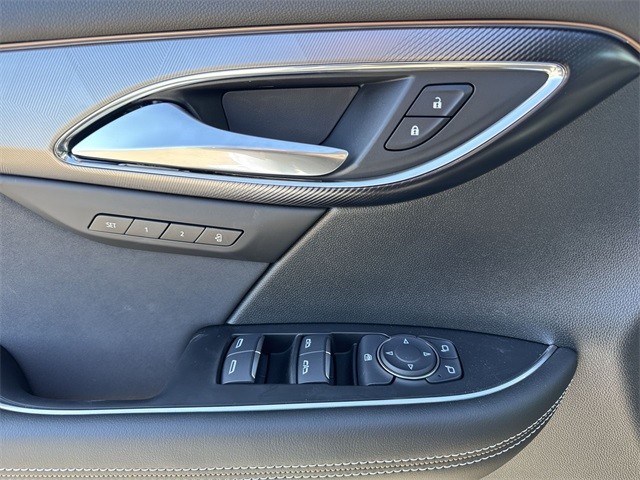 Buick Envision Vehicle Full-screen Gallery Image 13
