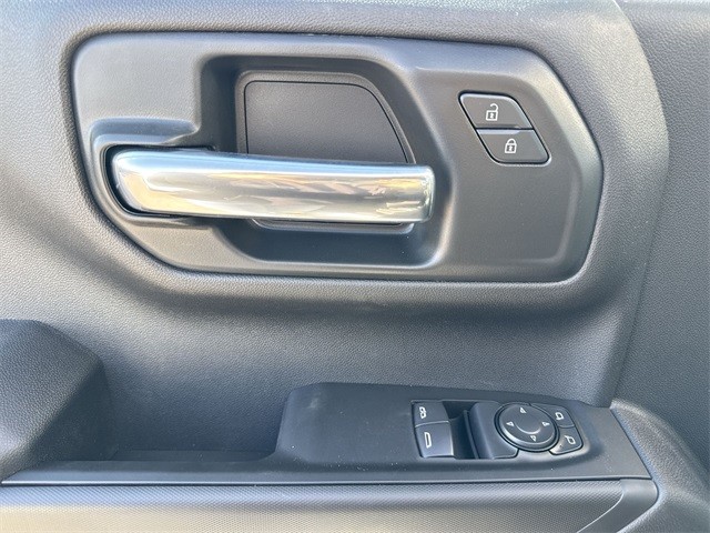 GMC Sierra 1500 Vehicle Full-screen Gallery Image 13