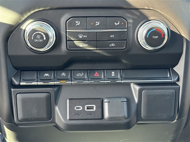 GMC Sierra 1500 Vehicle Full-screen Gallery Image 18