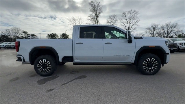GMC Sierra 3500HD Vehicle Full-screen Gallery Image 09