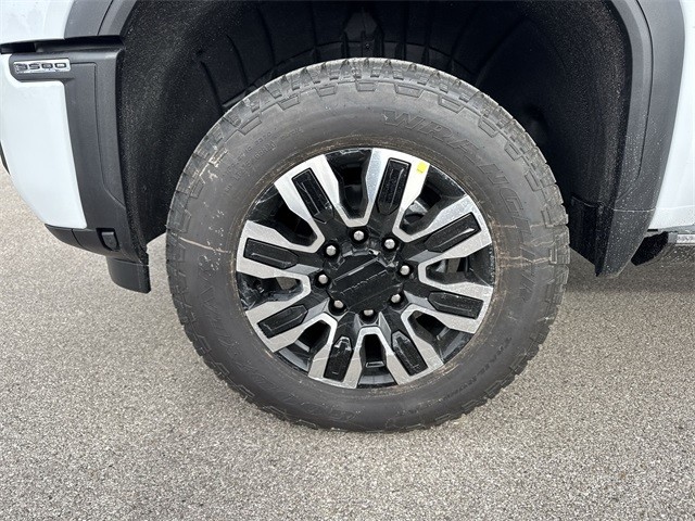 GMC Sierra 3500HD Vehicle Full-screen Gallery Image 10