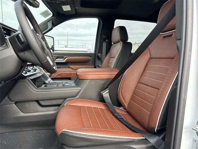 GMC Sierra 3500HD Vehicle Full-screen Gallery Image 11