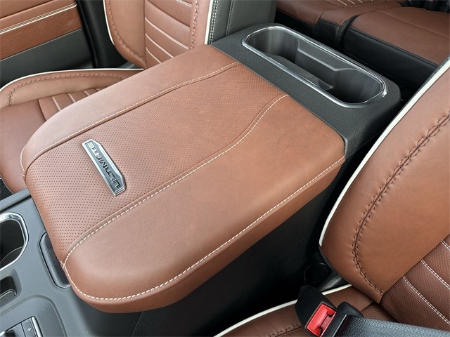 GMC Sierra 3500HD Vehicle Full-screen Gallery Image 21