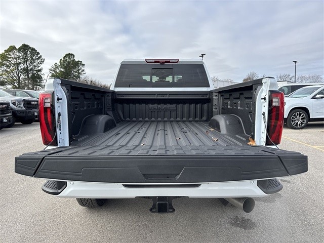 GMC Sierra 3500HD Vehicle Full-screen Gallery Image 24