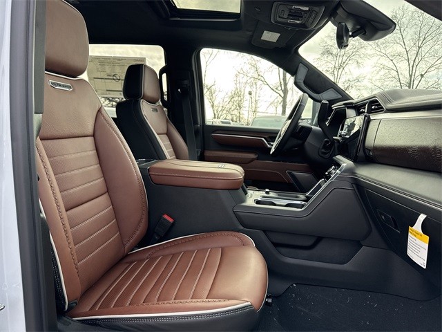 GMC Sierra 3500HD Vehicle Full-screen Gallery Image 25