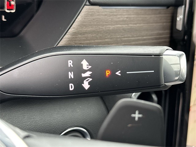 GMC Acadia Vehicle Full-screen Gallery Image 20