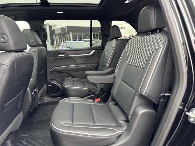 GMC Acadia Vehicle Full-screen Gallery Image 23