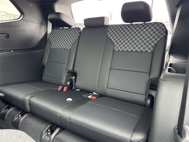 GMC Acadia Vehicle Full-screen Gallery Image 24