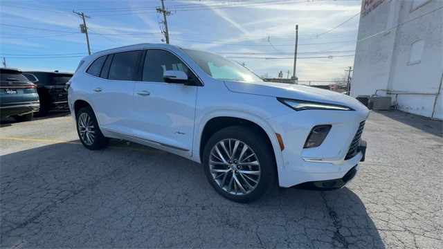 Buick Enclave Vehicle Full-screen Gallery Image 02