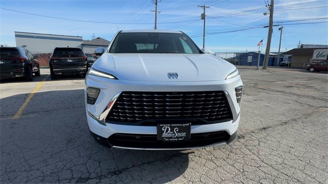 Buick Enclave Vehicle Full-screen Gallery Image 03