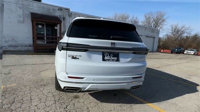 Buick Enclave Vehicle Full-screen Gallery Image 07