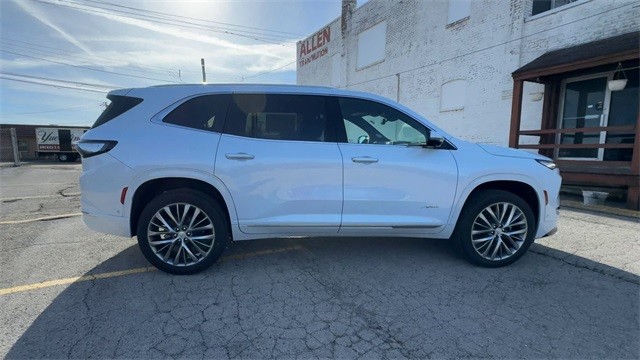 Buick Enclave Vehicle Full-screen Gallery Image 09