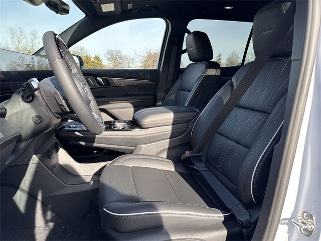 Buick Enclave Vehicle Full-screen Gallery Image 11