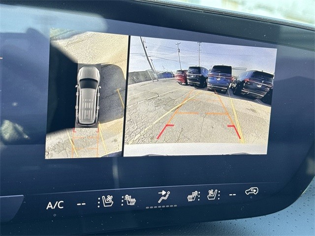 Buick Enclave Vehicle Full-screen Gallery Image 17