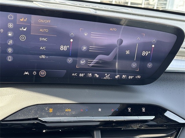 Buick Enclave Vehicle Full-screen Gallery Image 19