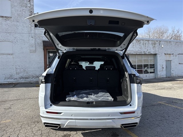 Buick Enclave Vehicle Full-screen Gallery Image 25