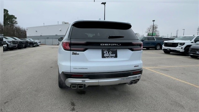 GMC Acadia Vehicle Full-screen Gallery Image 07