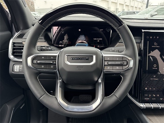 GMC Acadia Vehicle Full-screen Gallery Image 14