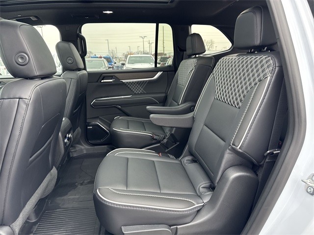 GMC Acadia Vehicle Full-screen Gallery Image 23