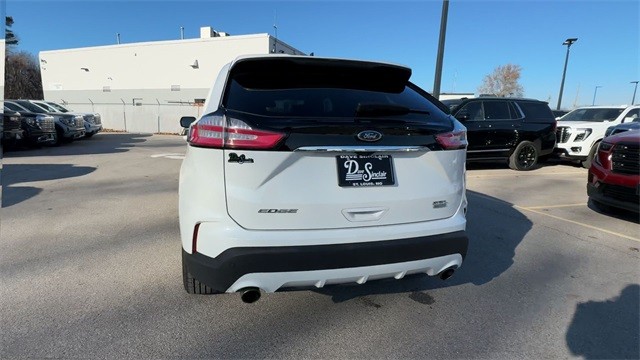 Ford Edge Vehicle Full-screen Gallery Image 09