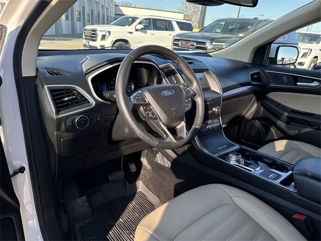 Ford Edge Vehicle Full-screen Gallery Image 13