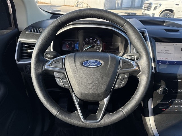 Ford Edge Vehicle Full-screen Gallery Image 14