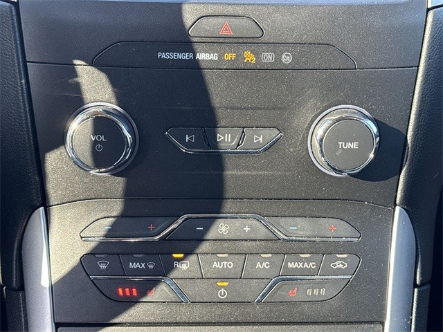 Ford Edge Vehicle Full-screen Gallery Image 22