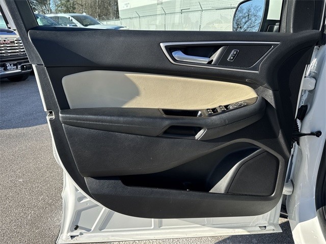 Ford Edge Vehicle Full-screen Gallery Image 26