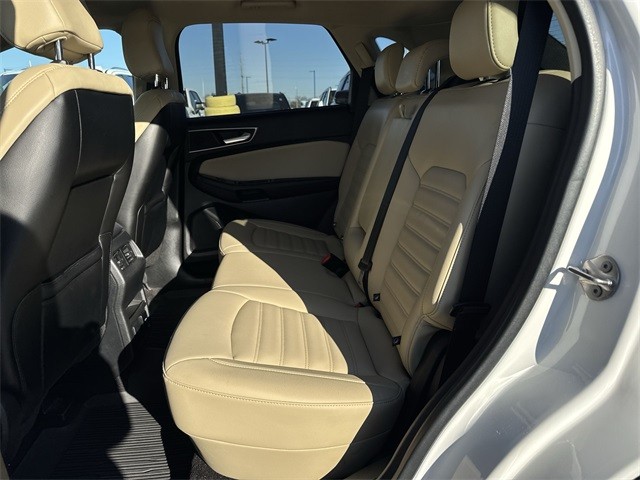 Ford Edge Vehicle Full-screen Gallery Image 28