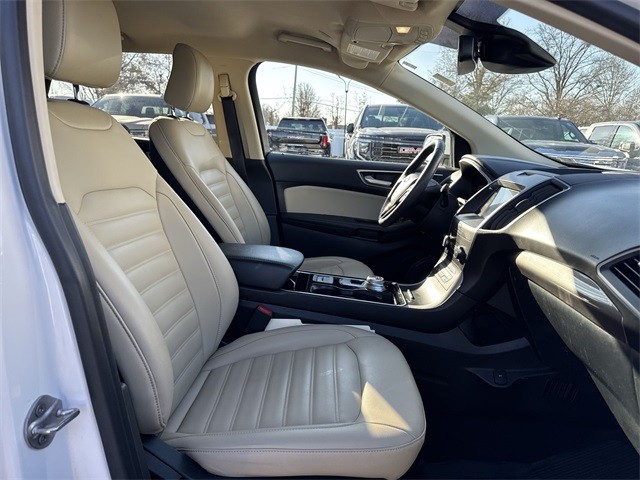 Ford Edge Vehicle Full-screen Gallery Image 31