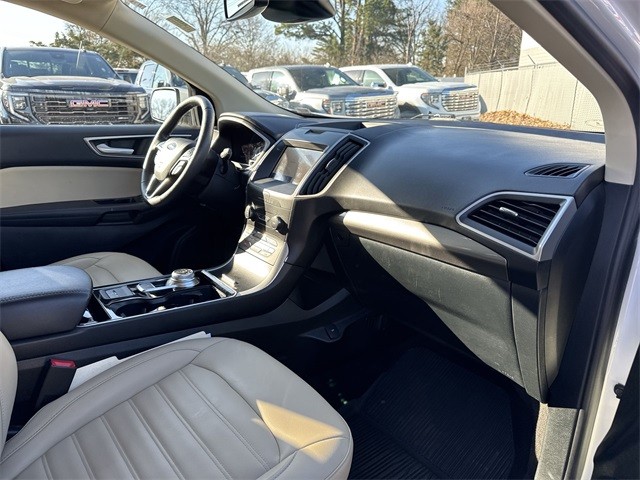 Ford Edge Vehicle Full-screen Gallery Image 32