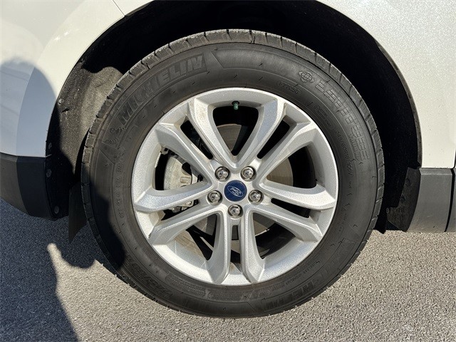 Ford Edge Vehicle Full-screen Gallery Image 36