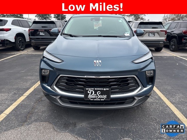 Buick Encore GX Vehicle Full-screen Gallery Image 02