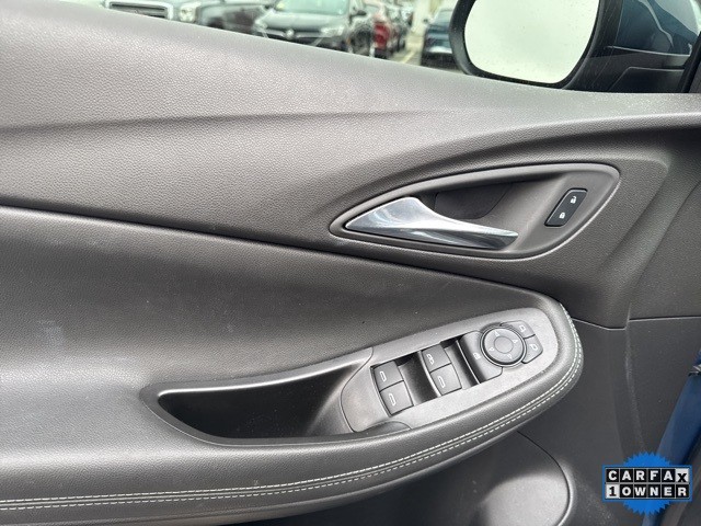 Buick Encore GX Vehicle Full-screen Gallery Image 13