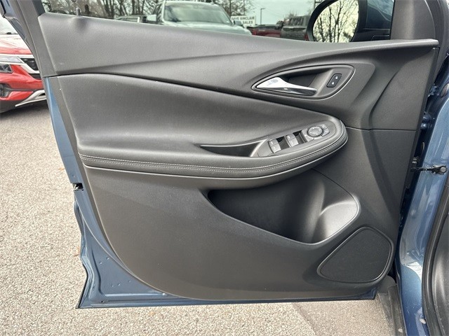 Buick Encore GX Vehicle Full-screen Gallery Image 20