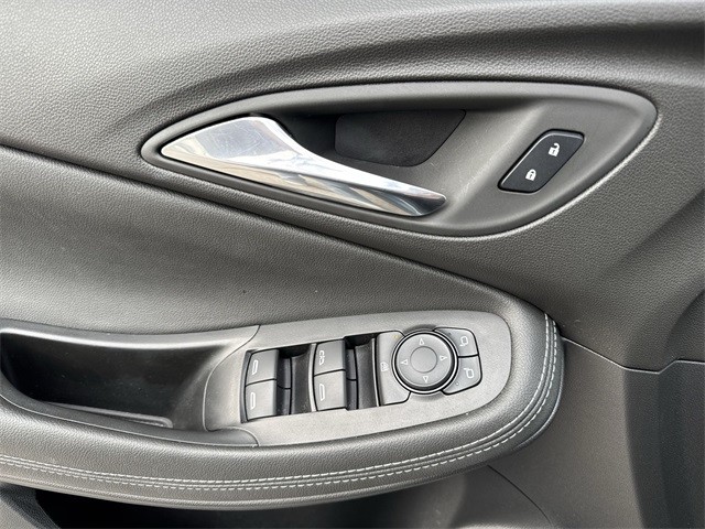 Buick Encore GX Vehicle Full-screen Gallery Image 21