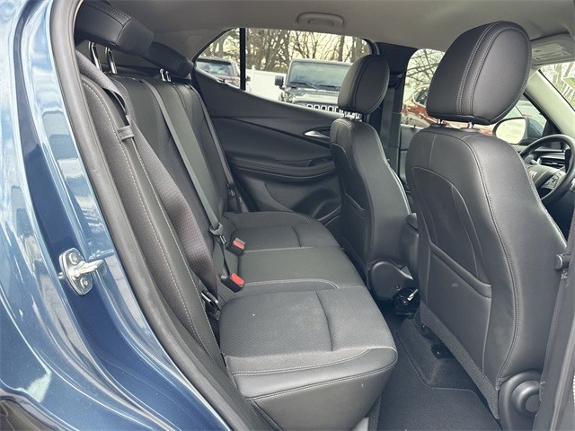 Buick Encore GX Vehicle Full-screen Gallery Image 24