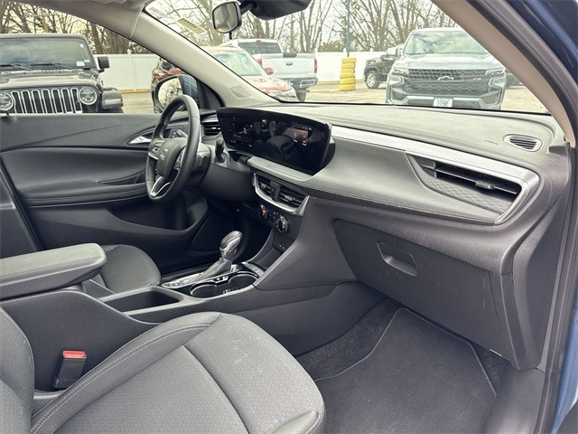 Buick Encore GX Vehicle Full-screen Gallery Image 26