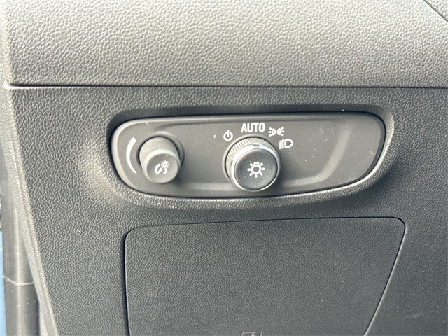 Buick Encore GX Vehicle Full-screen Gallery Image 32