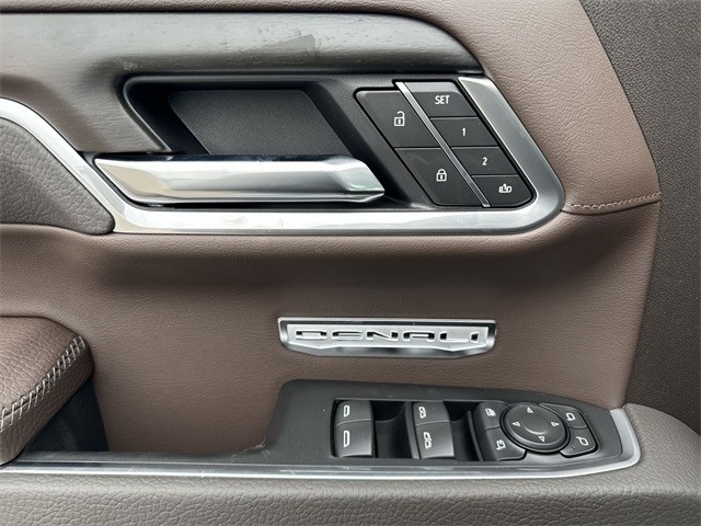 GMC Sierra 1500 Vehicle Full-screen Gallery Image 13