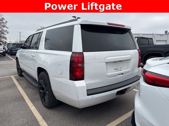 Chevrolet Suburban Vehicle Full-screen Gallery Image 05