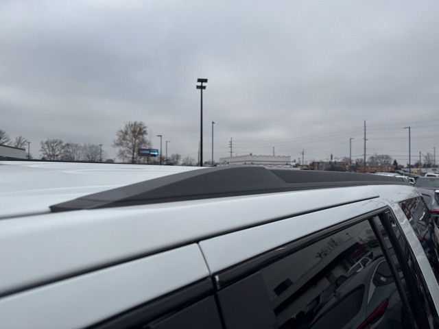 Chevrolet Suburban Vehicle Full-screen Gallery Image 06