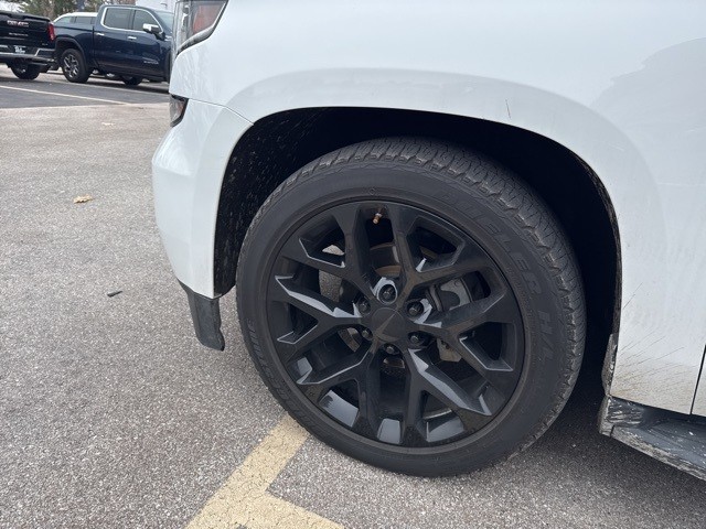 Chevrolet Suburban Vehicle Full-screen Gallery Image 07