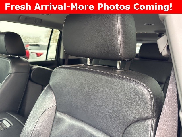 Chevrolet Suburban Vehicle Full-screen Gallery Image 15