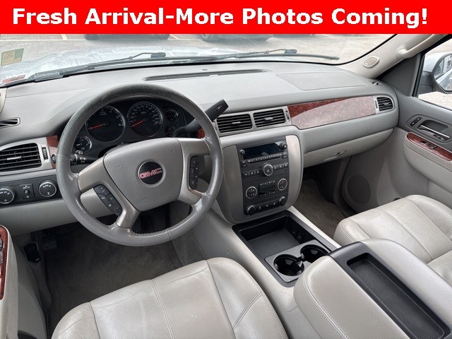 GMC Yukon XL Vehicle Full-screen Gallery Image 07