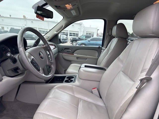 GMC Yukon XL Vehicle Full-screen Gallery Image 09