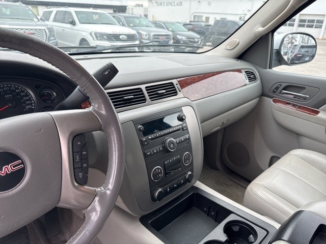 GMC Yukon XL Vehicle Full-screen Gallery Image 10